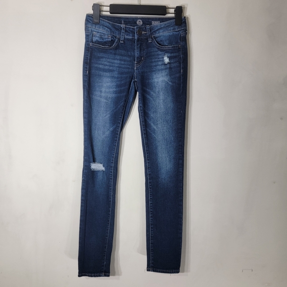 4/$20 SO Distressed Skinny Stretch Jeans Dark Blue Size 0 - Picture 1 of 6